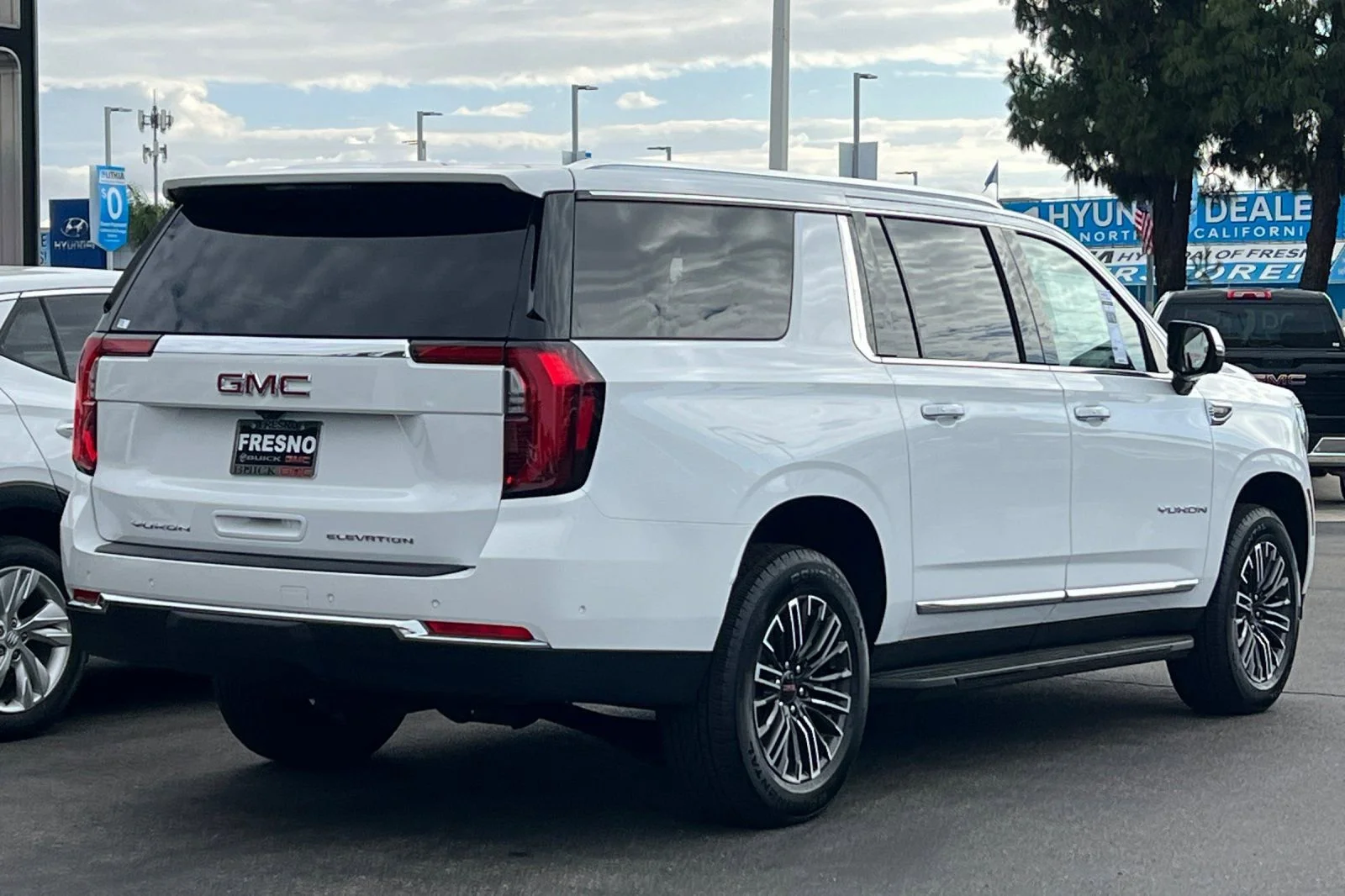 2026 GMC Yukon XL Elevation - Photo 5
