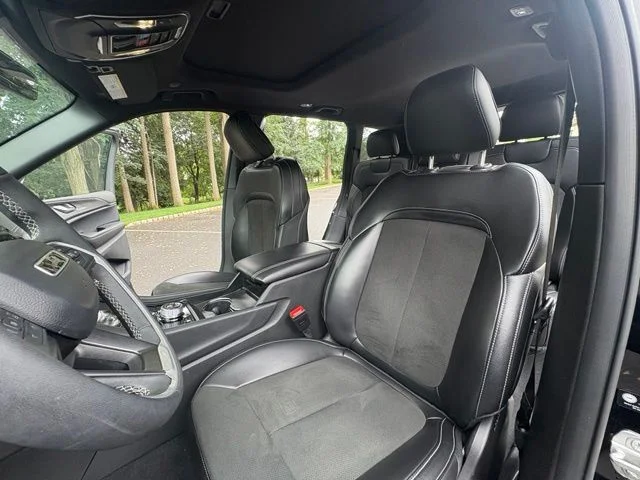 Used 2025 Diamond Black Jeep Altitude X image 9