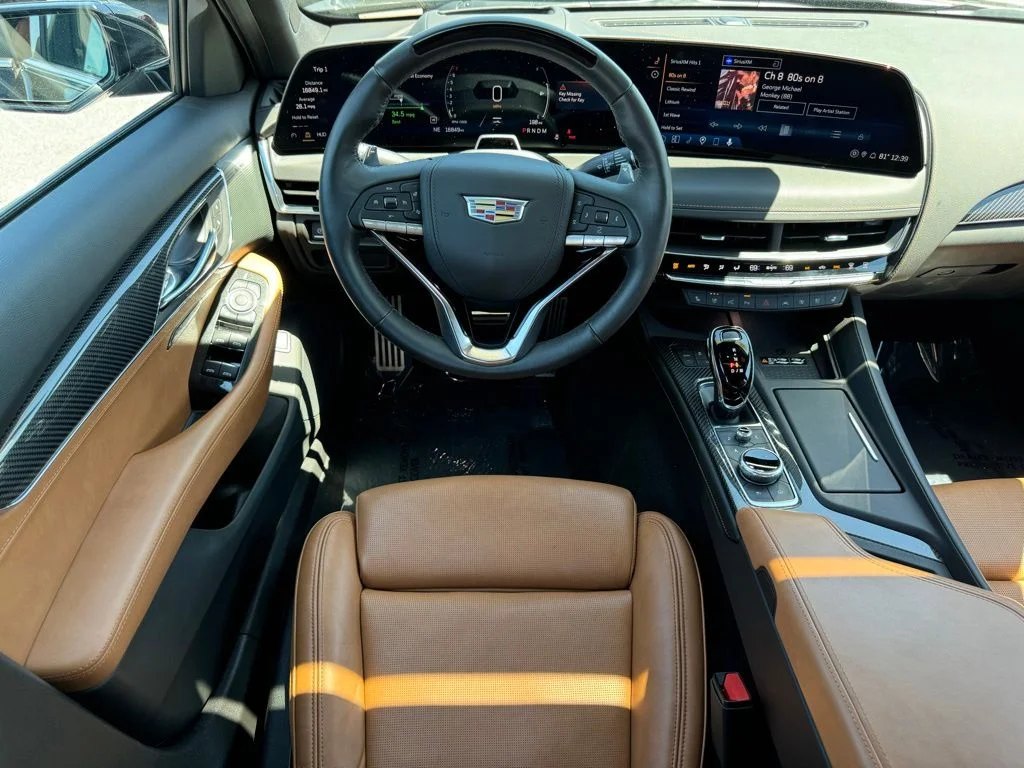 Used 2025  Cadillac Premium Luxury image 14