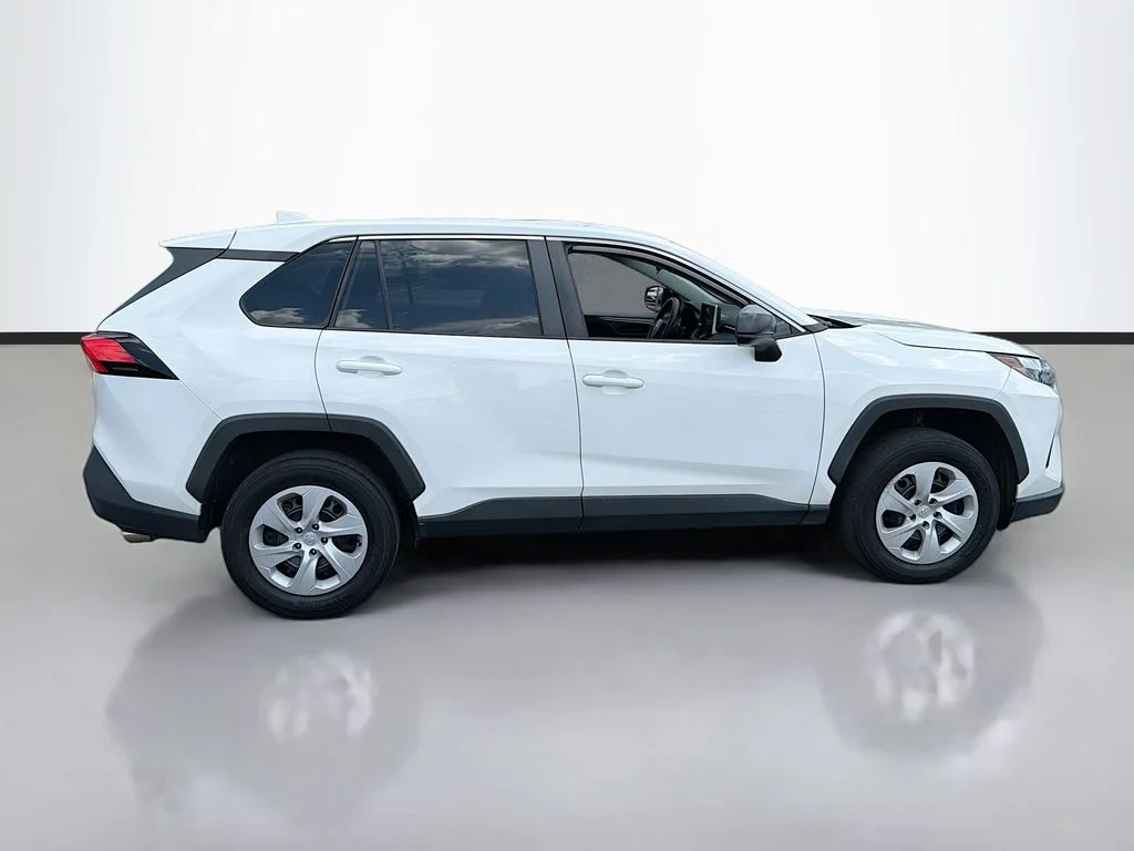 Used 2023 Ice Toyota LE image 4