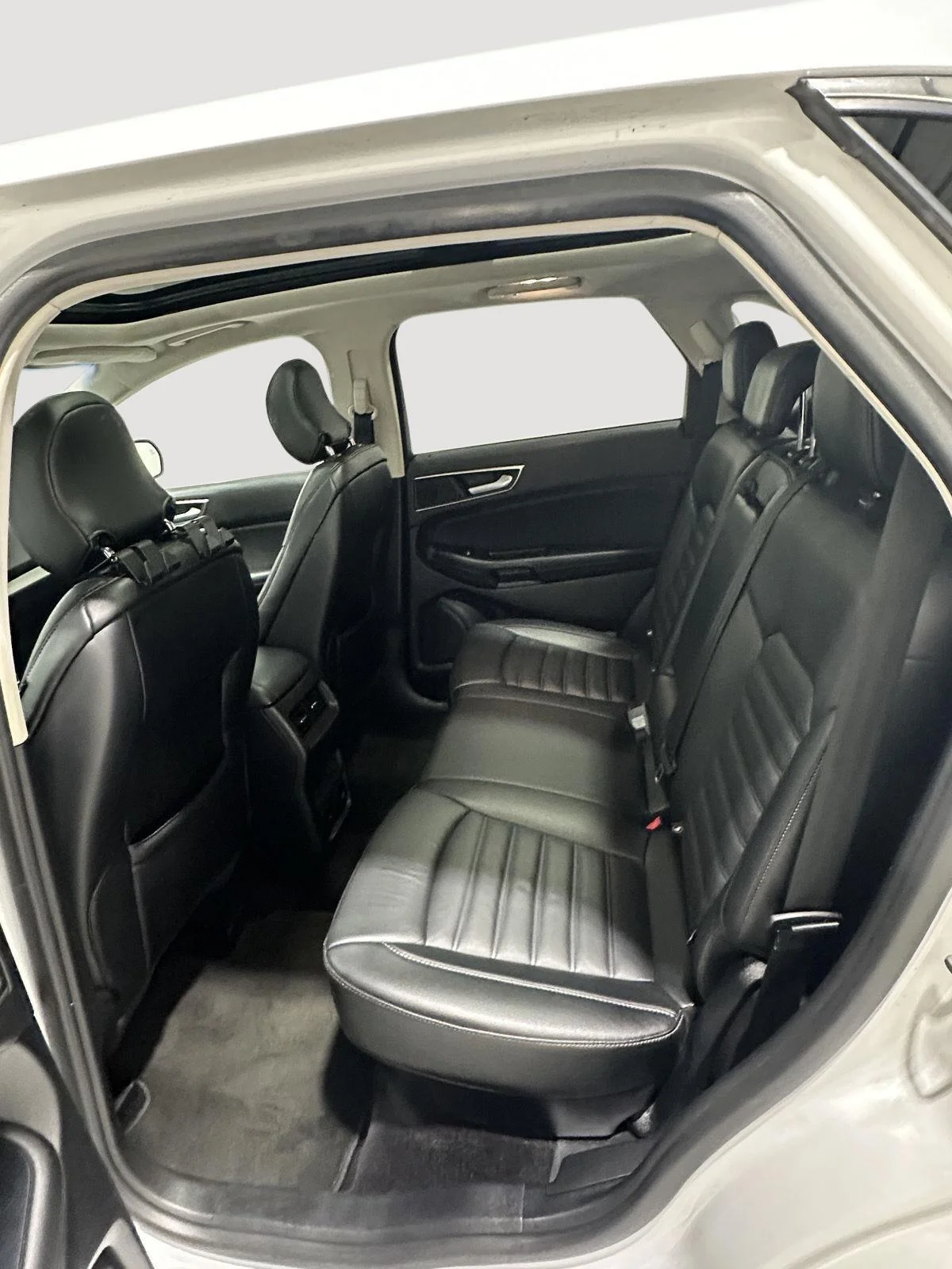 Used 2016 Oxford White Ford SEL image 25