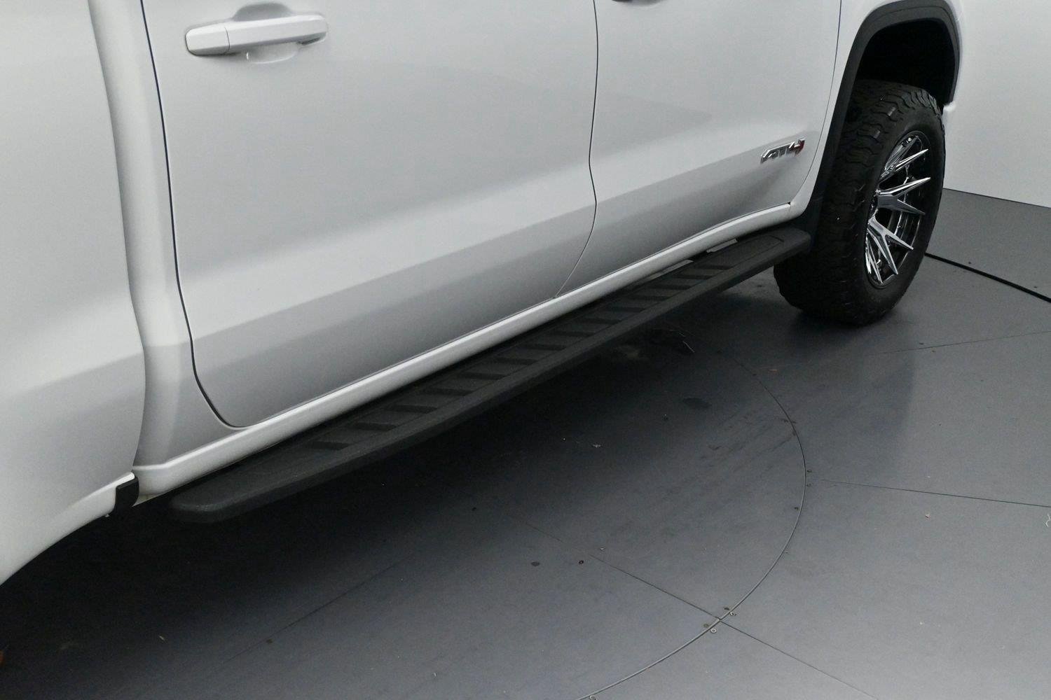 Used 2023 SUMMIT WHITE GMC AT4 image 9