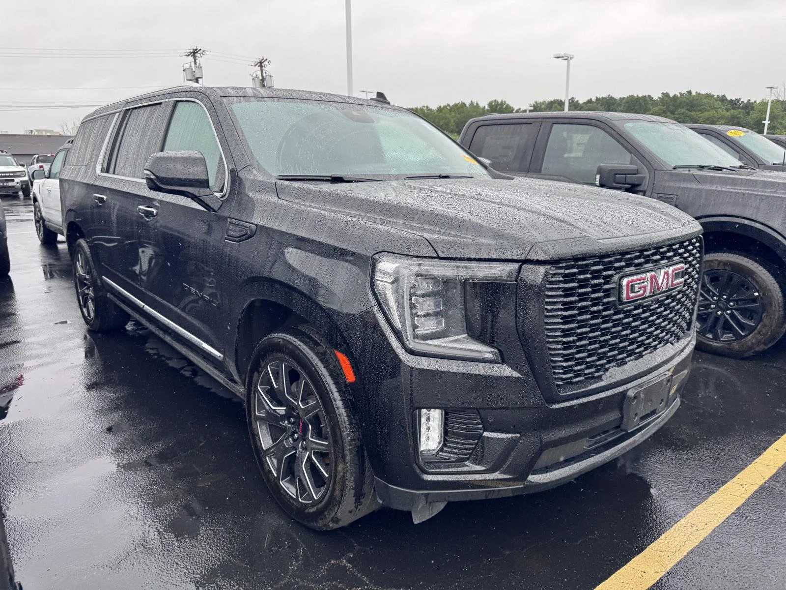Used 2023 Onyx Black GMC Denali image 3