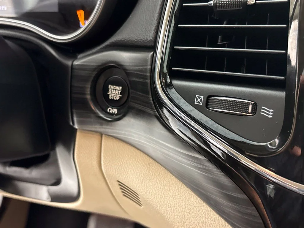 Used 2022 Black Jeep Laredo E image 28