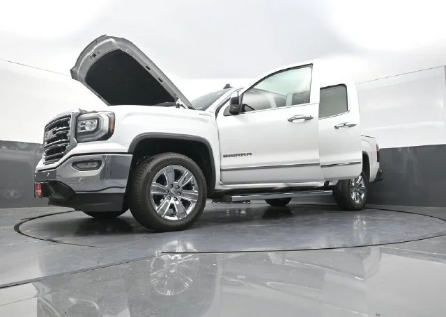 Used 2018 White GMC SLT image 41