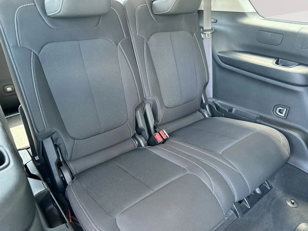 Used 2023 Red Jeep Laredo image 27