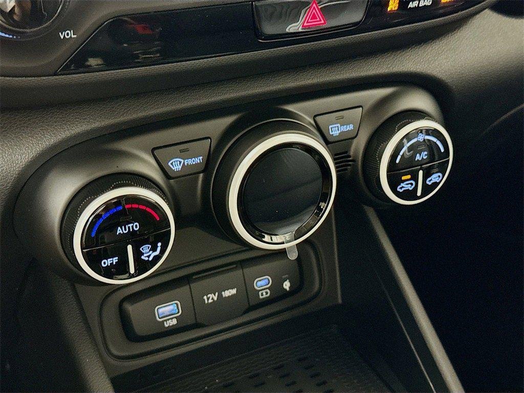 2025 Hyundai Venue Limited - Photo 11