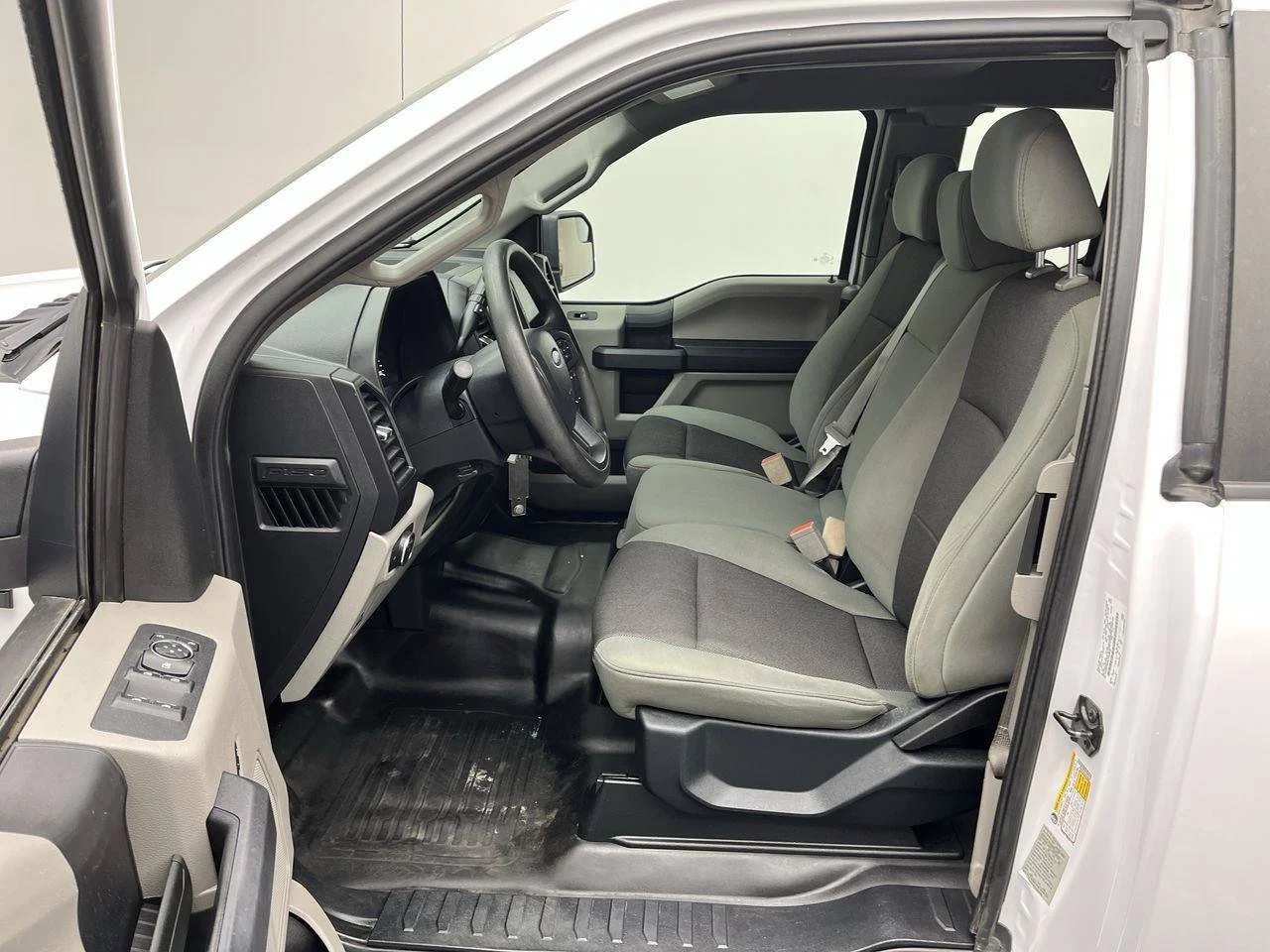 Used 2020 White Ford XL image 3