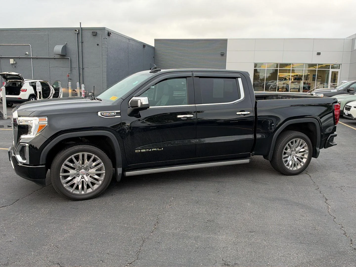 Used 2022 Onyx Black GMC Denali image 3