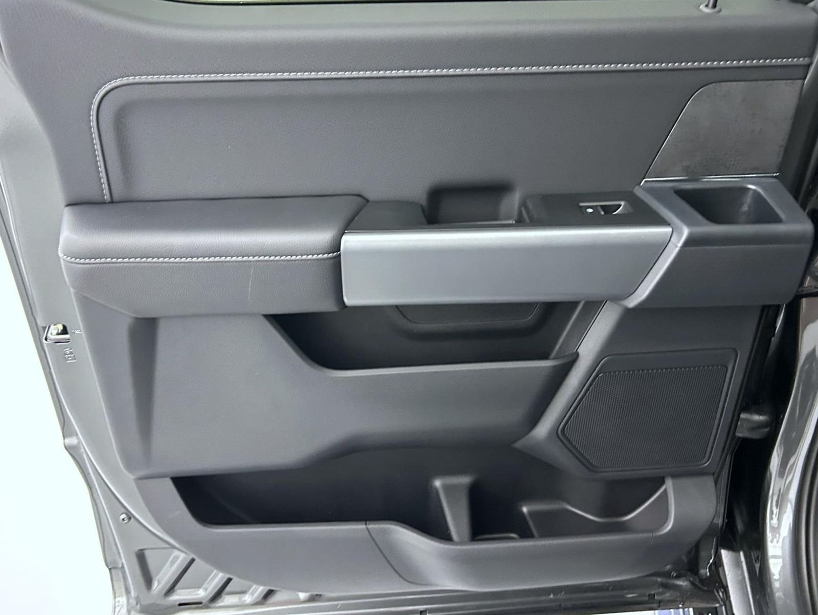New 2026 Carbonized Gray Metallic Ford XLT image 20