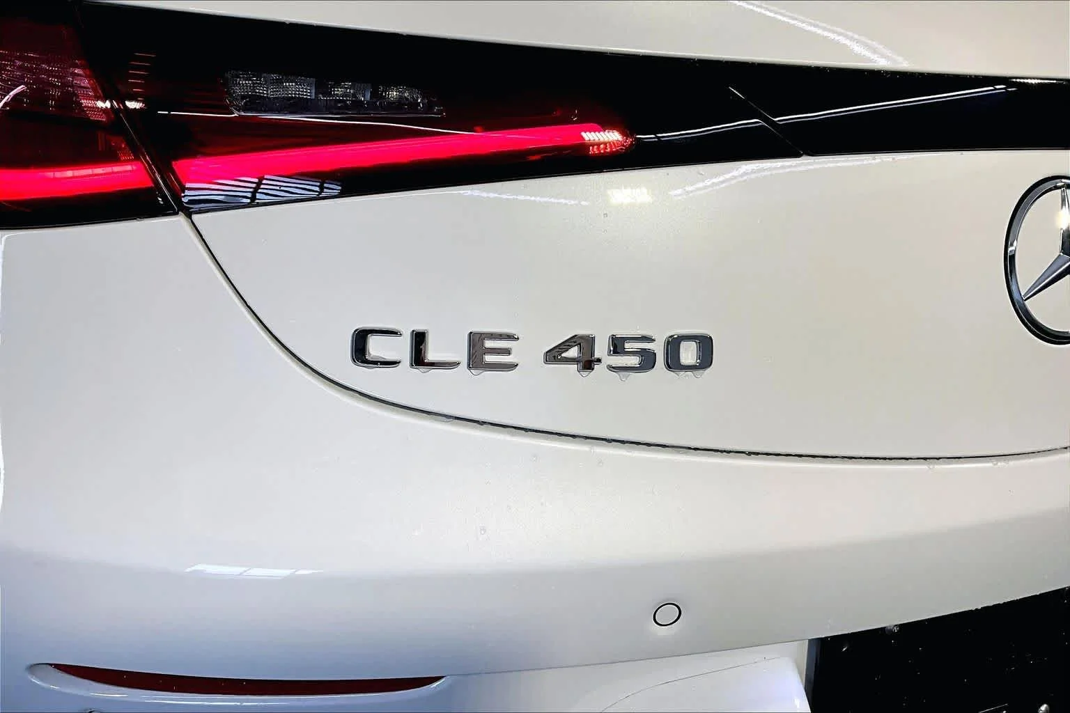 New 2026 MANUFAKTUR Moonlight White Metallic Mercedes-Benz CLE 450 image 6