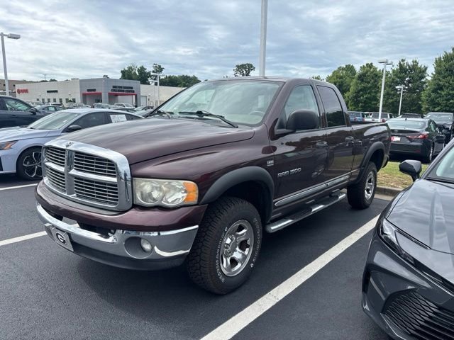 Used 2005 Red Dodge SLT image 2
