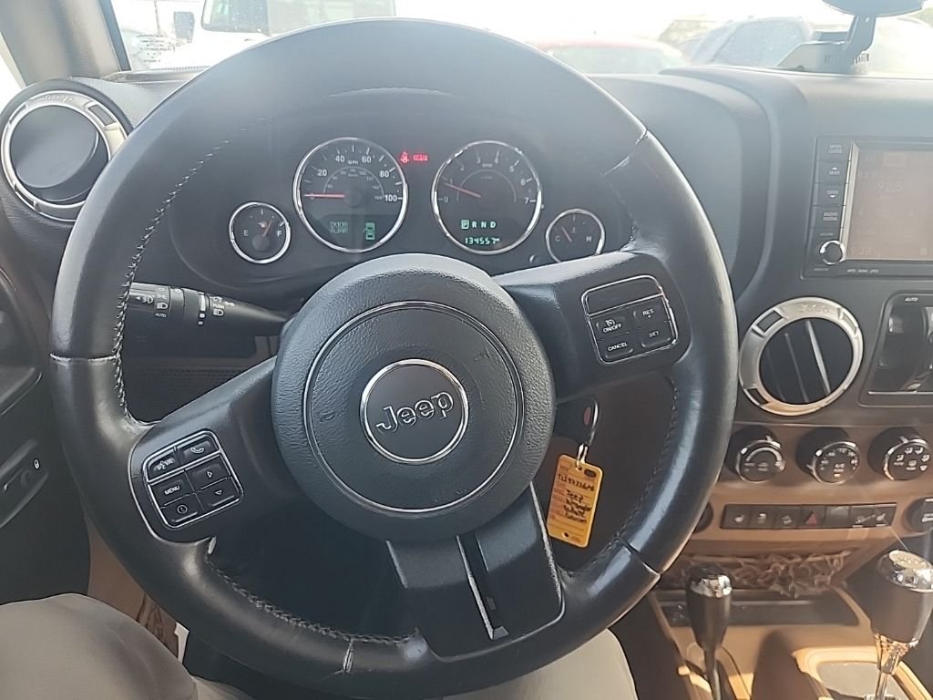 Used 2015 White Jeep Unlimited Rubicon image 22