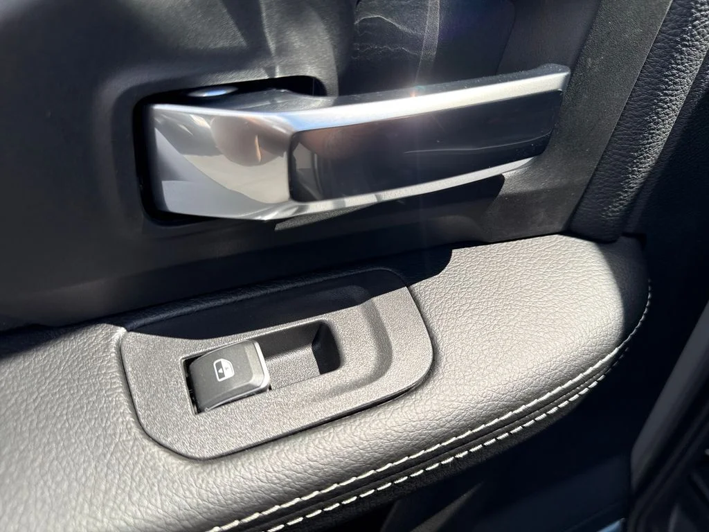 New 2026 Ceramic Gray Clear-Coat Exterior Paint RAM LARAMIE image 32