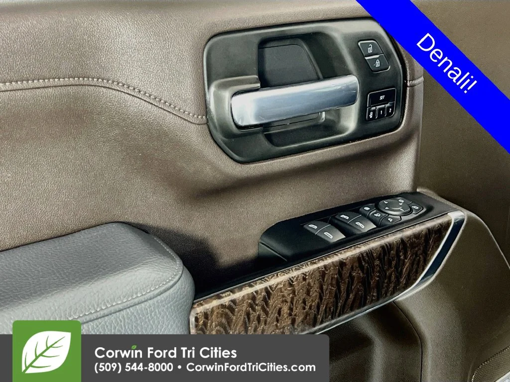 Used 2022 White Frost Tri-Coat GMC Denali image 11
