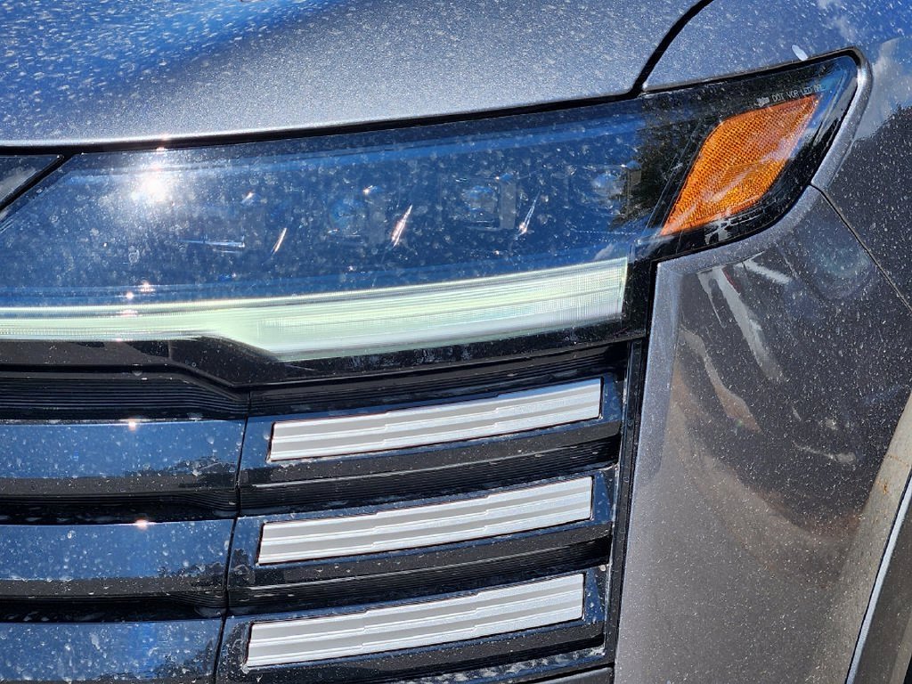 New 2027 Gun Metallic / Scarlet Ember Tintcoat Two-tone Nissan SV image 7