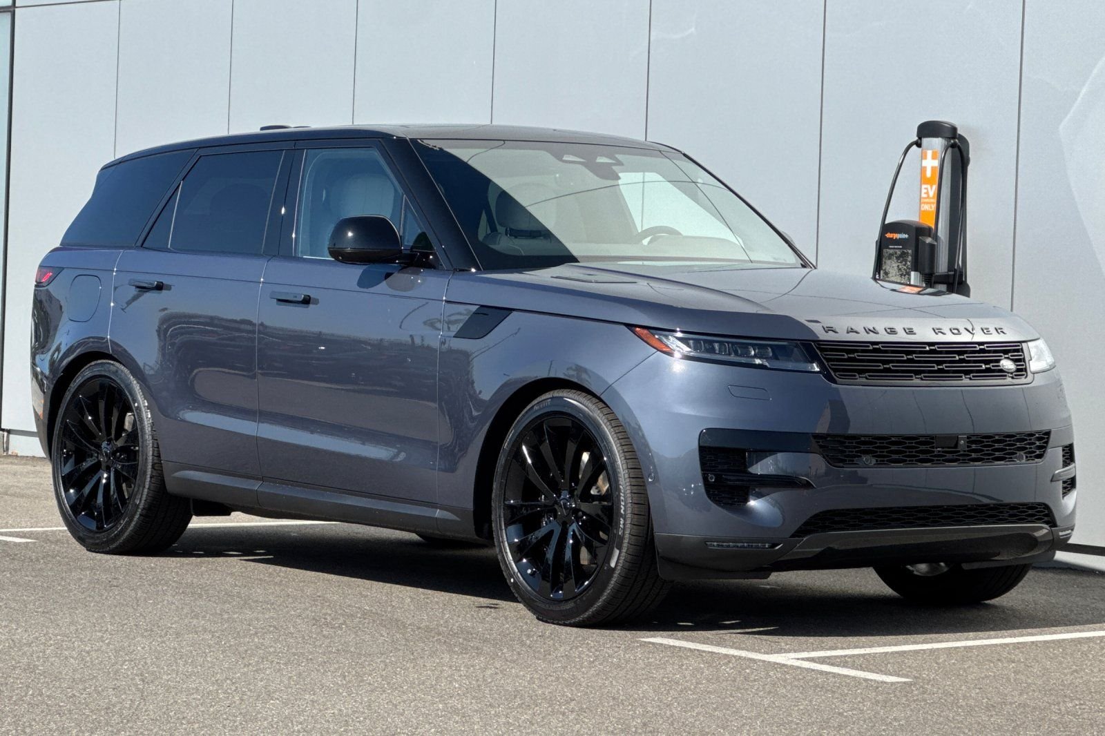 New 2026 Varesine Blue Land Rover SE image 7