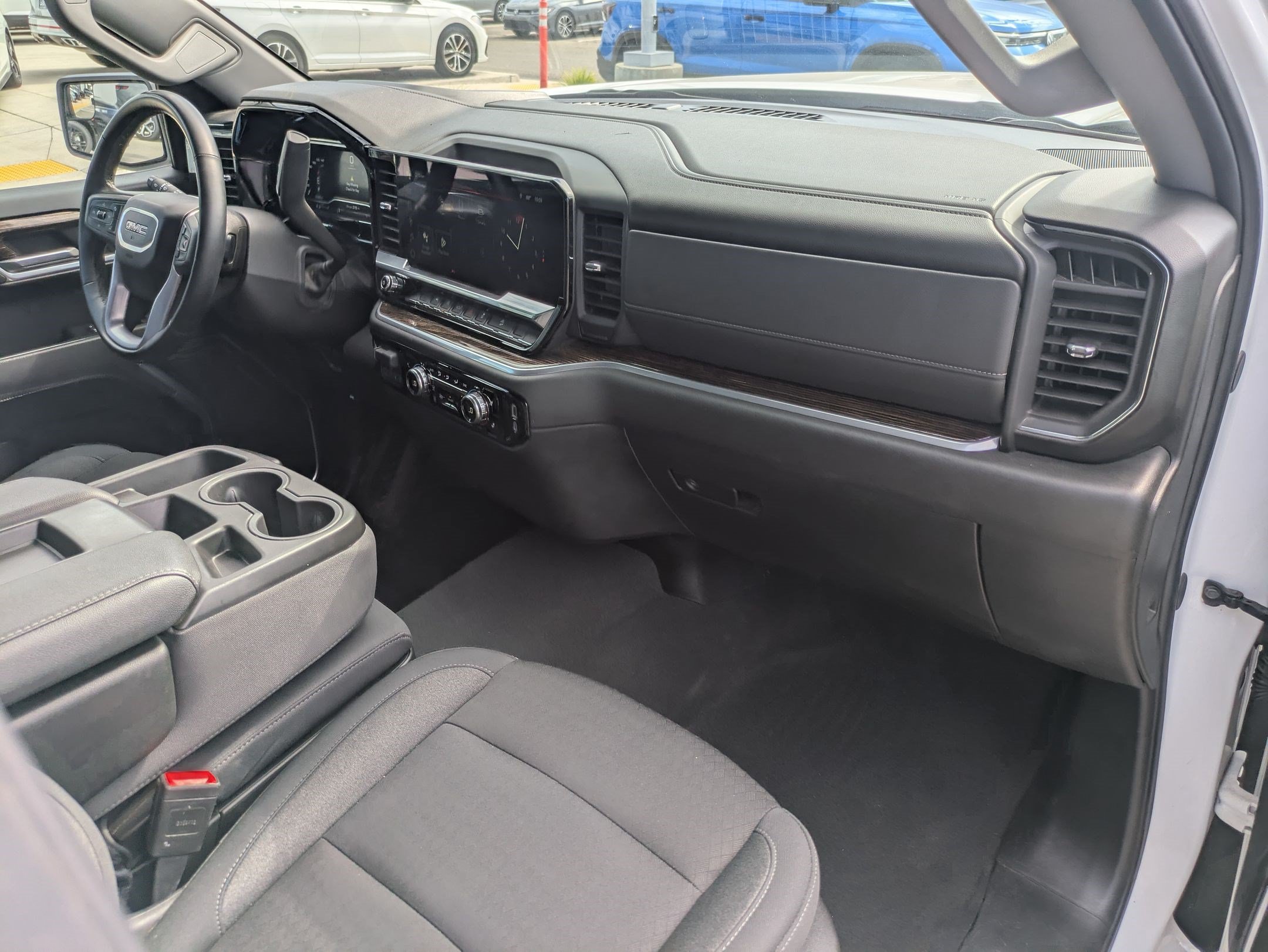Used 2024 Summit White GMC SLE image 32