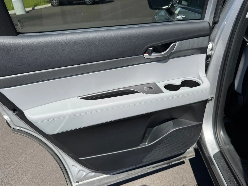 Used 2025 Silver Hyundai SEL image 19