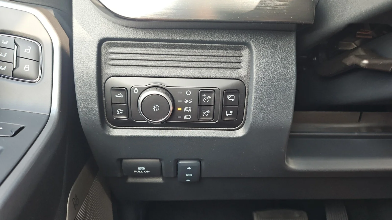 New 2027 Star White Metallic Tri-Coat Ford Lariat 4WD image 17