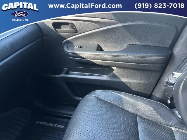Used 2023  Honda EX-L image 29