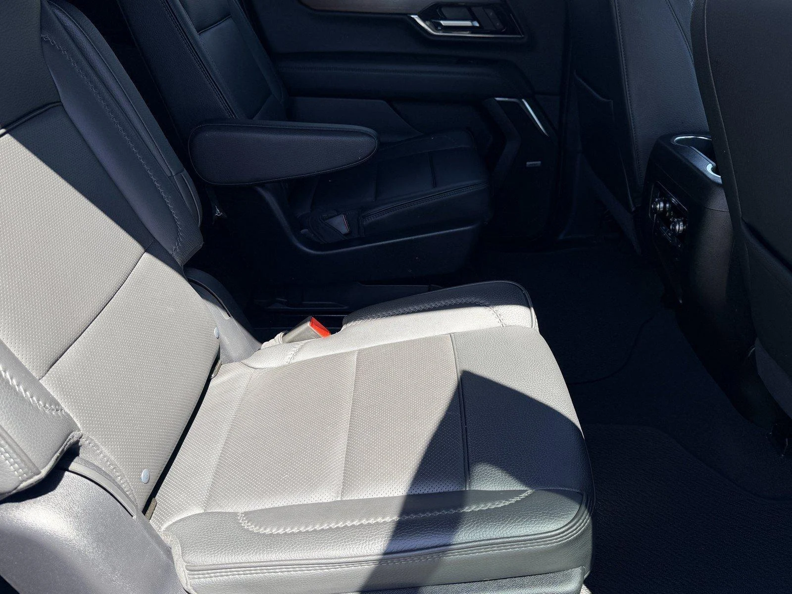Used 2025 Sterling Metallic GMC Denali image 10