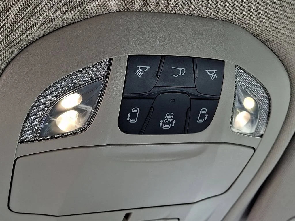 Used 2024 Diamond Black Crystal Pearlcoat Chrysler Touring L image 23