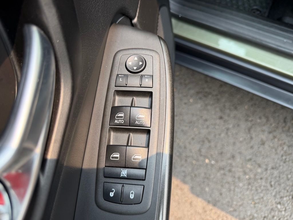 Used 2021 Olive Green Pearlcoat Jeep Trailhawk image 13