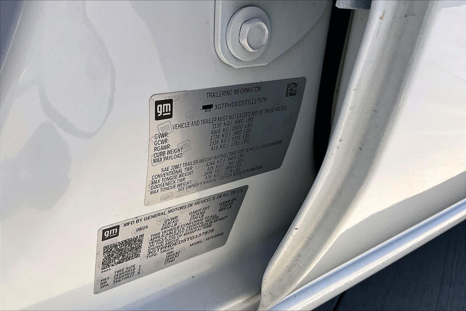 Used 2026 Summit White GMC SLT image 37