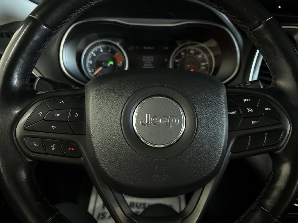 Used 2019 Crystal Metallic Jeep Trailhawk image 22