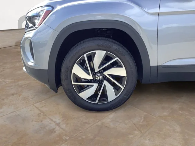2025 Volkswagen Atlas SE w/Tech - Photo 10