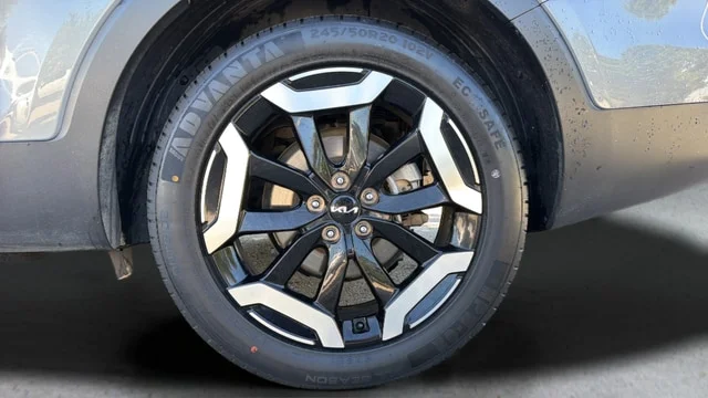 Used 2025 Everlasting Silver Kia S image 49