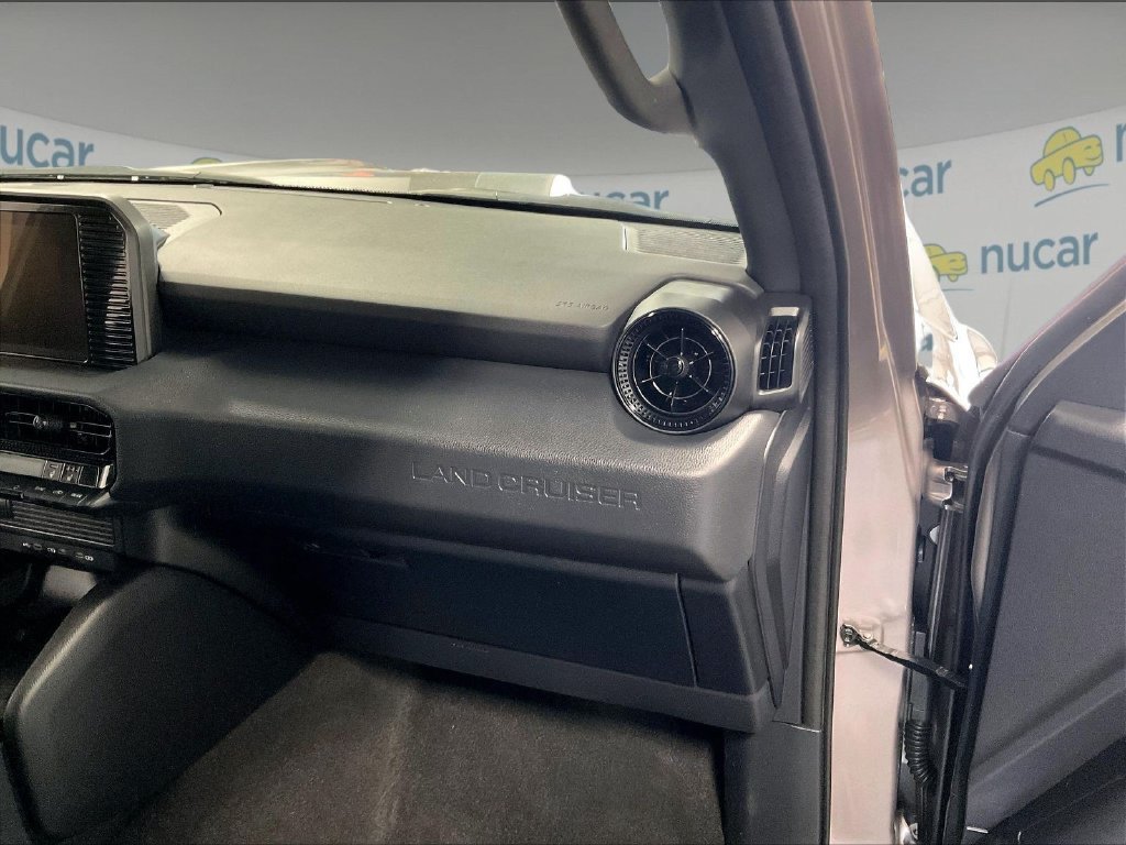 Used 2025  Toyota 1958 image 13