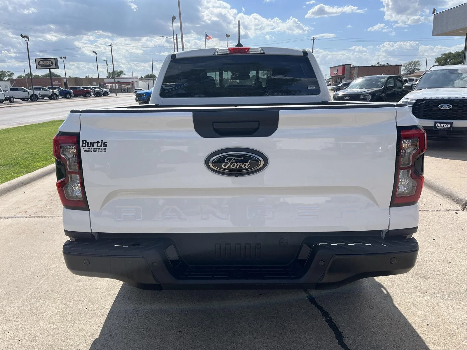 New 2026 Oxford White Ford XLT image 9