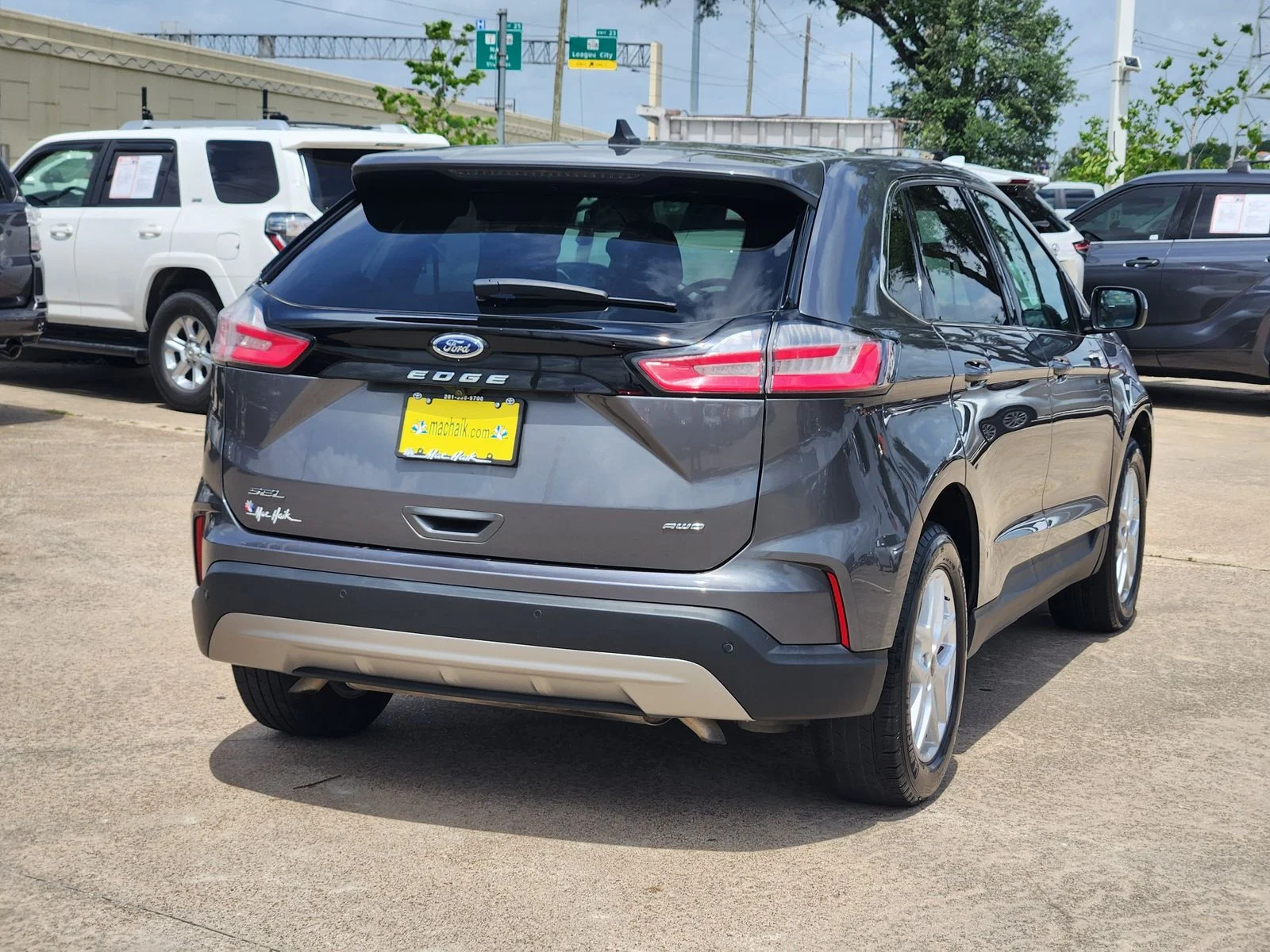 Used 2024 Gray Ford SEL image 5