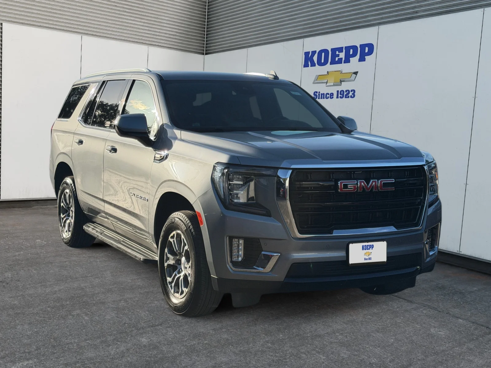 Used 2024 Sterling Metallic GMC SLE image 7