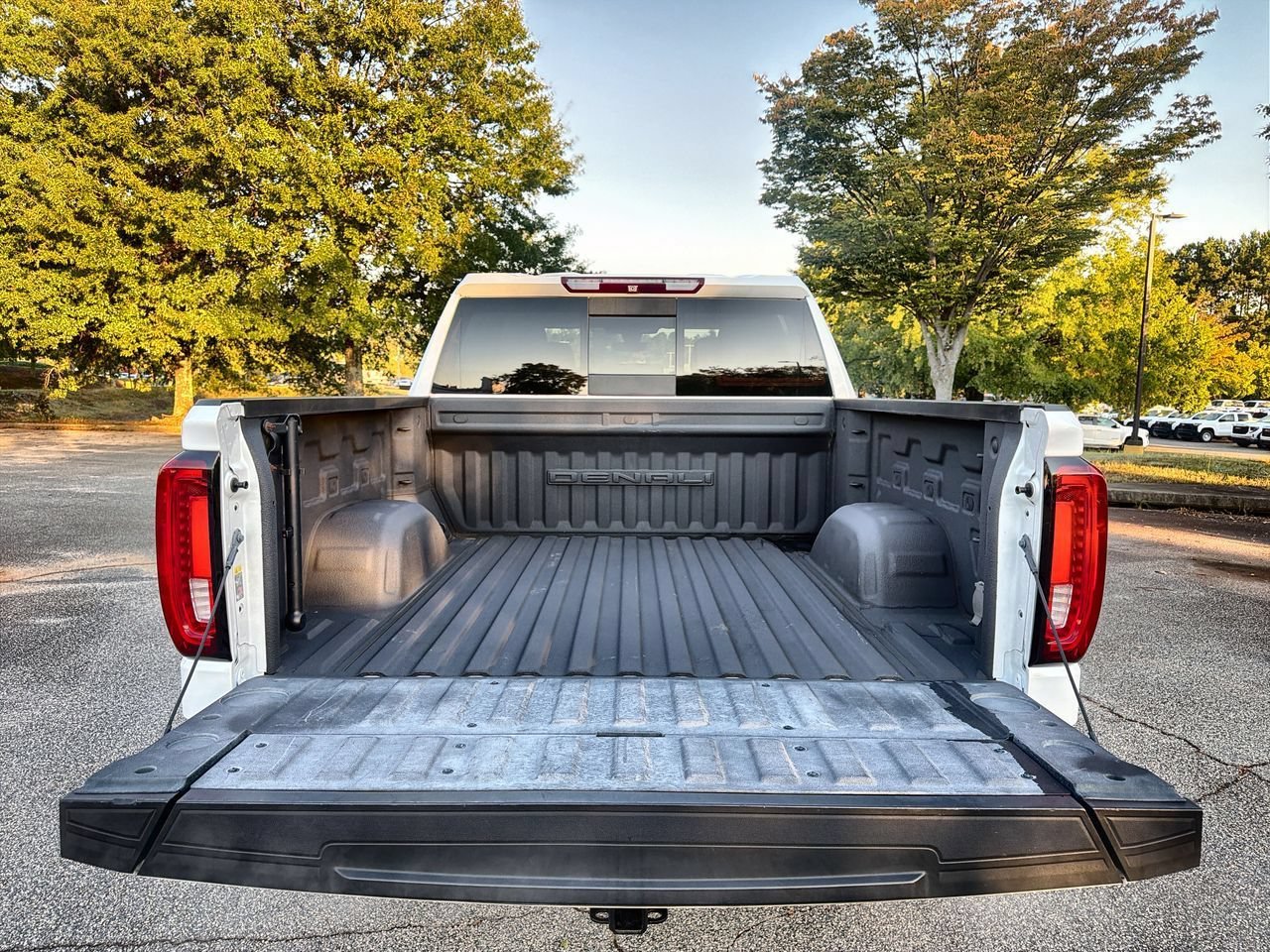 Used 2019 WHITE FROST TRICOAT GMC Denali image 21