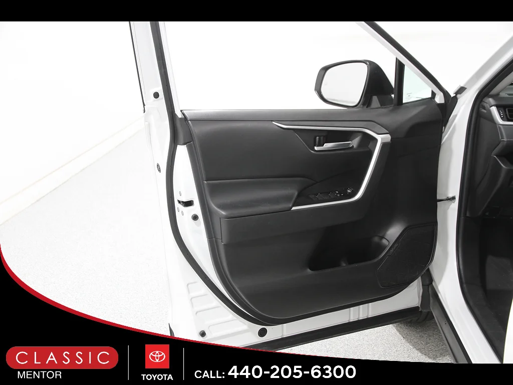 Used 2024 Ice Cap Toyota XLE image 4