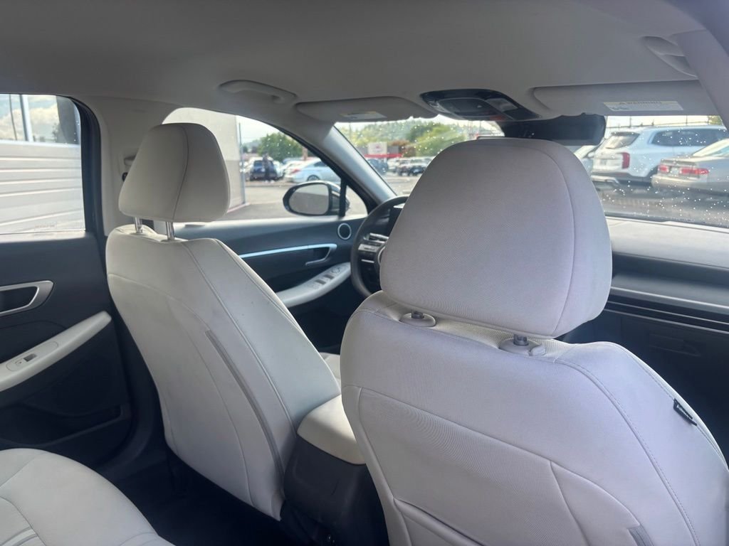 Used 2025 Black Hyundai SEL image 16