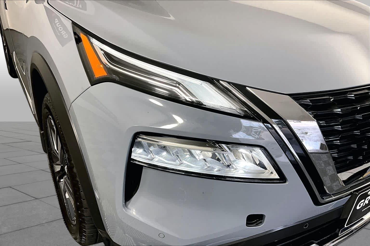 Used 2021 Boulder Gray Pearl/Super Black Nissan Platinum image 26
