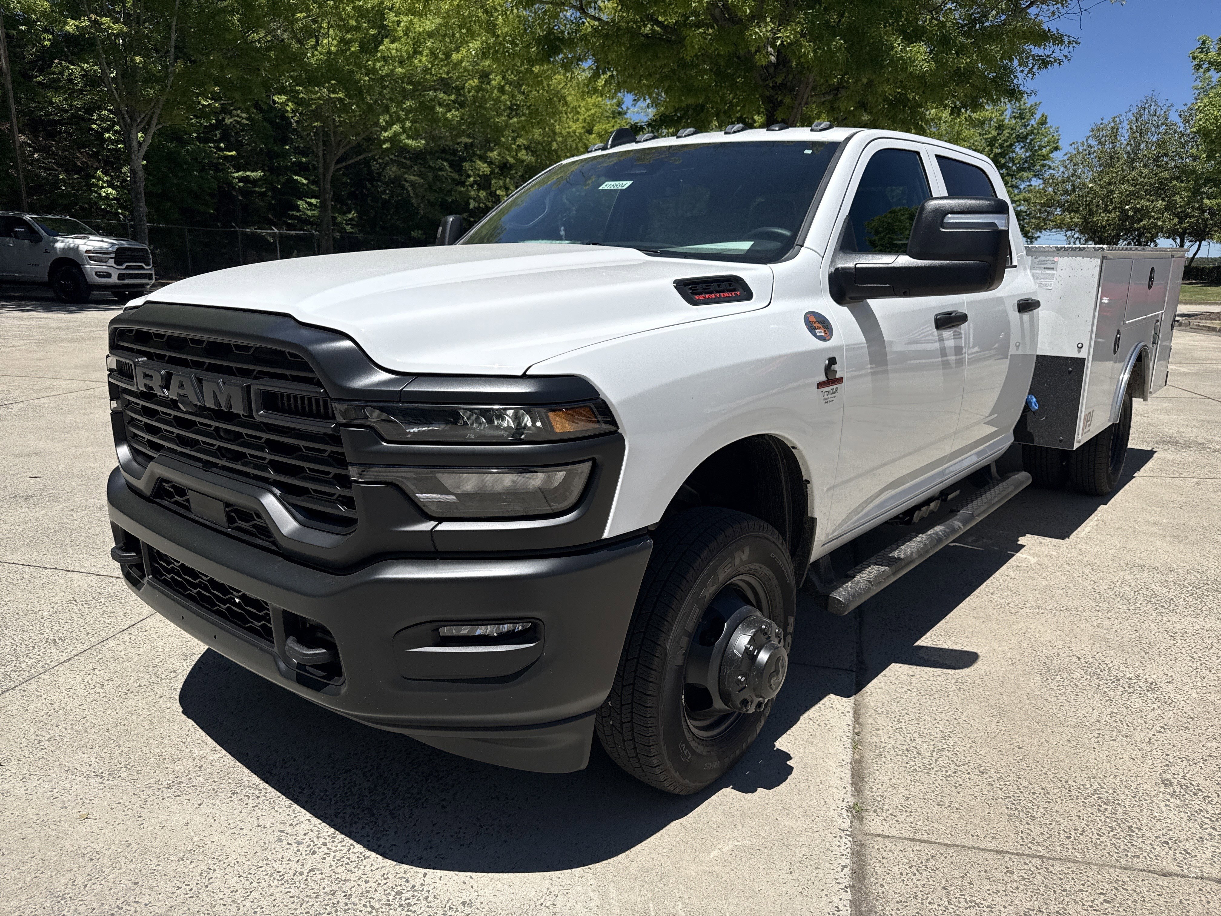 New 2026 Bright White Clear-Coat Exterior Paint RAM Tradesman image 4
