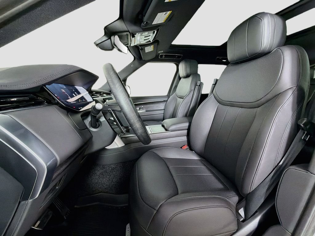 New 2026 Eiger Grey Land Rover SE image 22