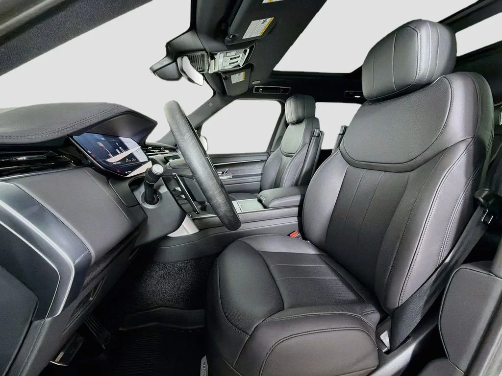 New 2026 Eiger Grey Land Rover SE image 22