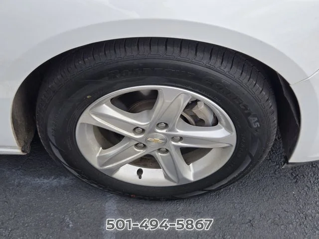 Used 2022 White Chevrolet LS image 9