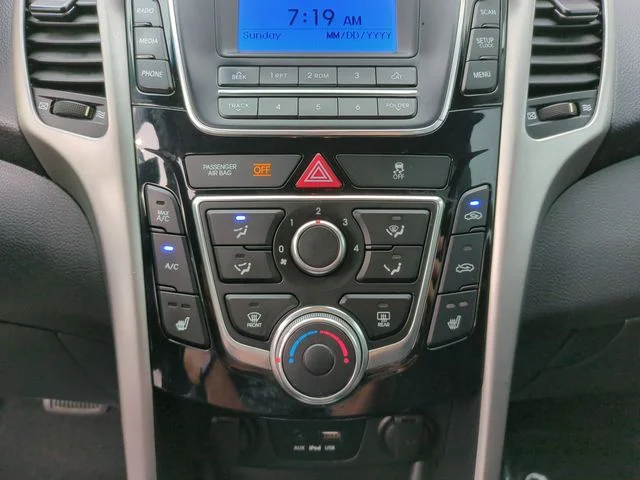 Used 2016 Blue Hyundai Base image 22