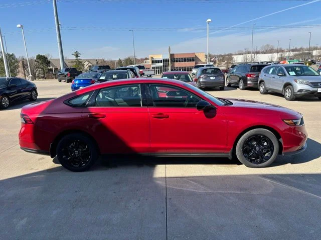 Used 2025 Red Honda SE image 4