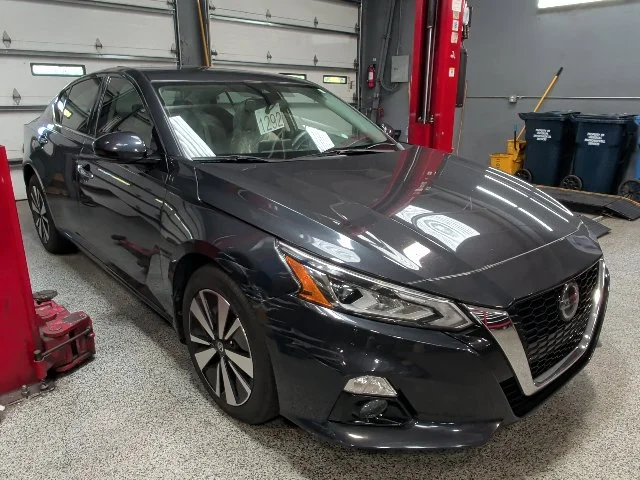Used 2020 Blue Nissan 2.5 SL image 1