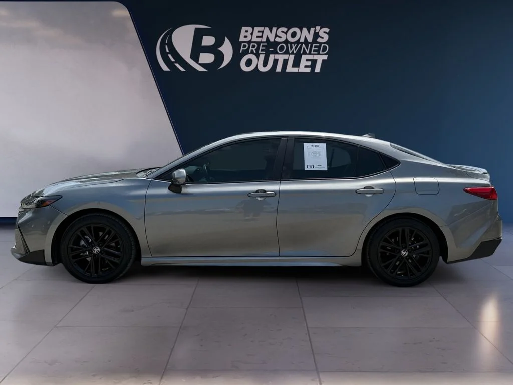 Used 2025  Toyota SE image 2