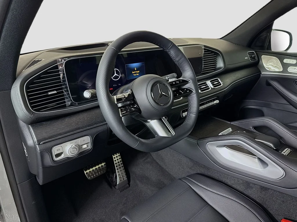 New 2026 White Mercedes-Benz GLS 580 image 9