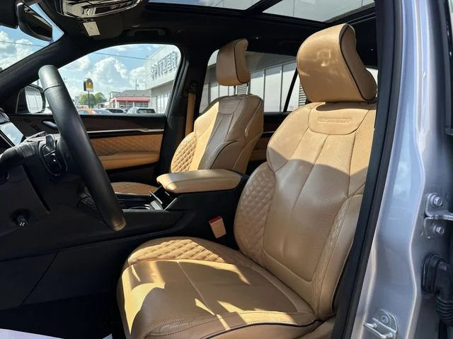 Used 2024 Silver Jeep Summit image 15
